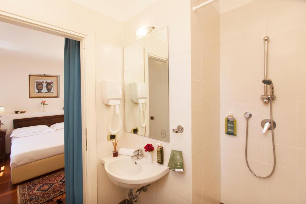 Hotel Scilla Сована Екстериор снимка