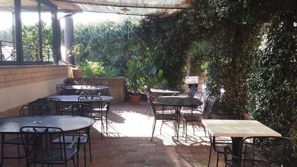 Hotel Scilla Сована Екстериор снимка