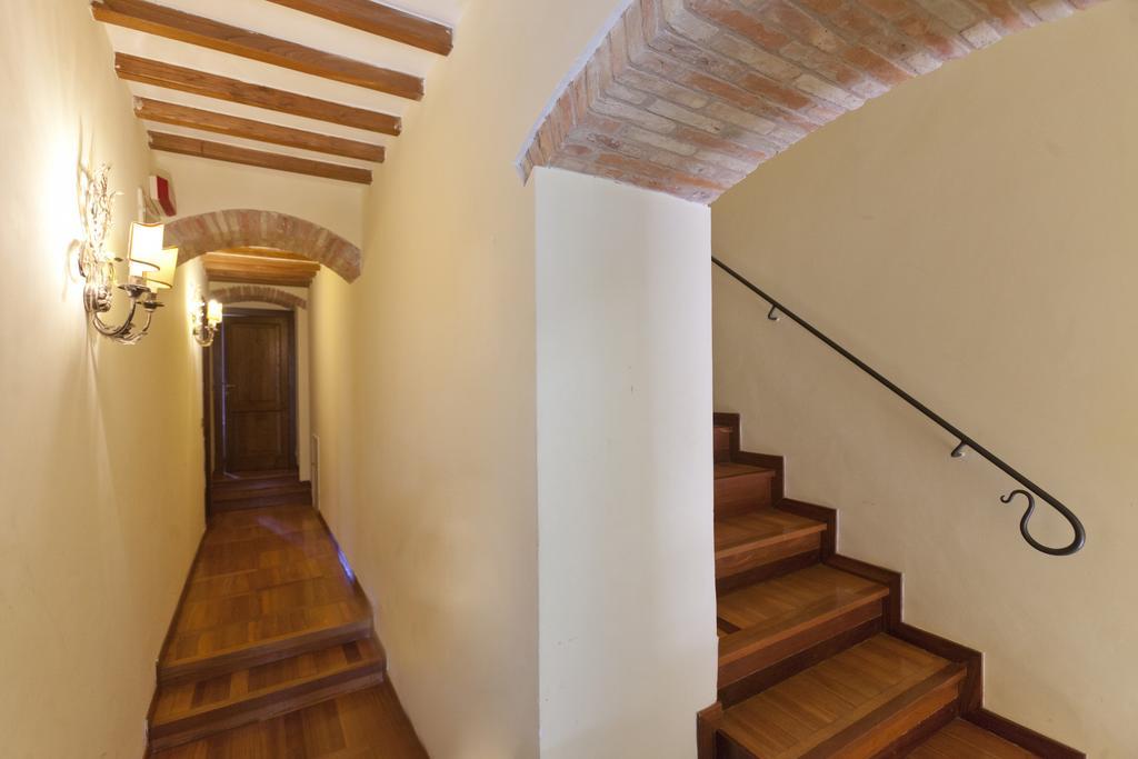 Hotel Scilla Сована Екстериор снимка