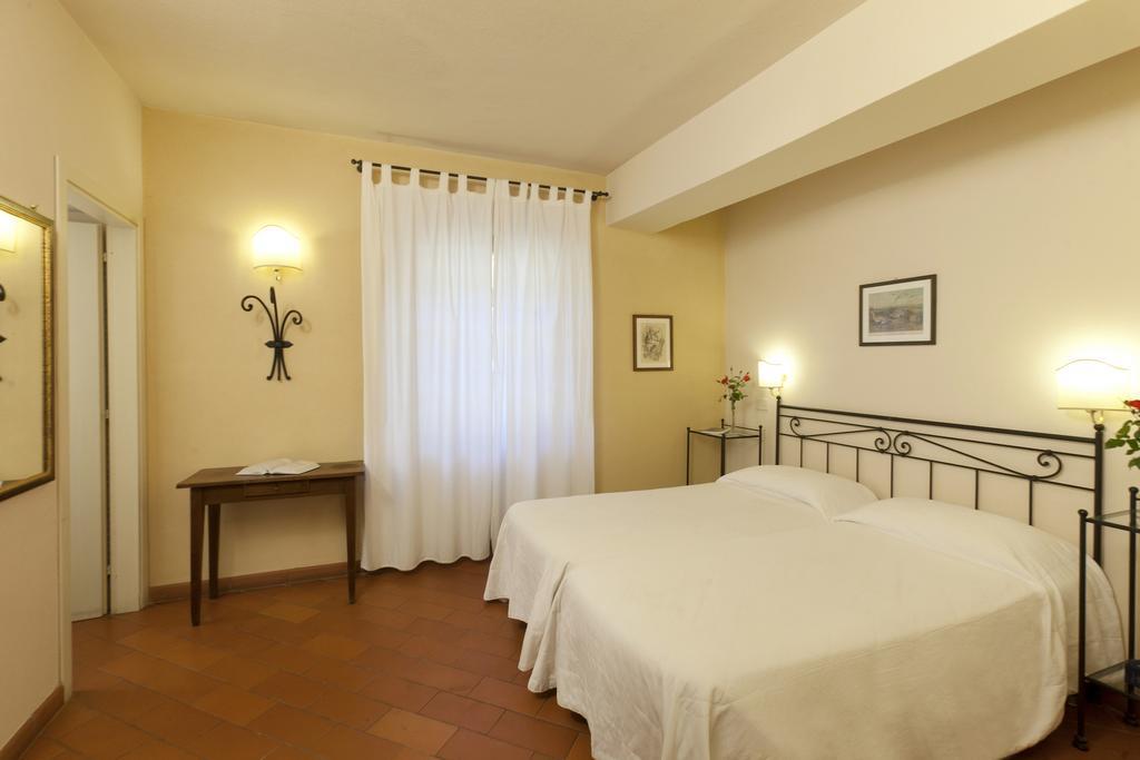 Hotel Scilla Сована Екстериор снимка