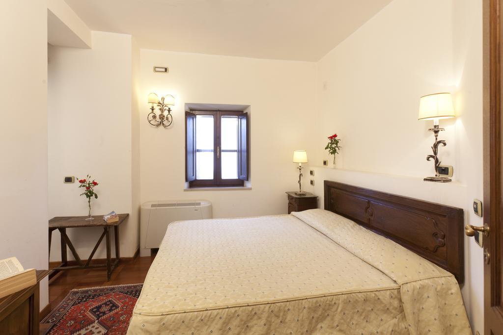 Hotel Scilla Сована Екстериор снимка