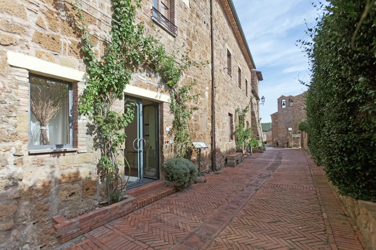 Hotel Scilla Сована Екстериор снимка