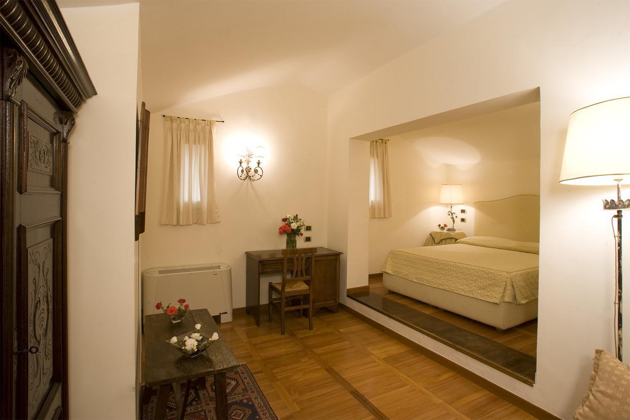Hotel Scilla Сована Екстериор снимка