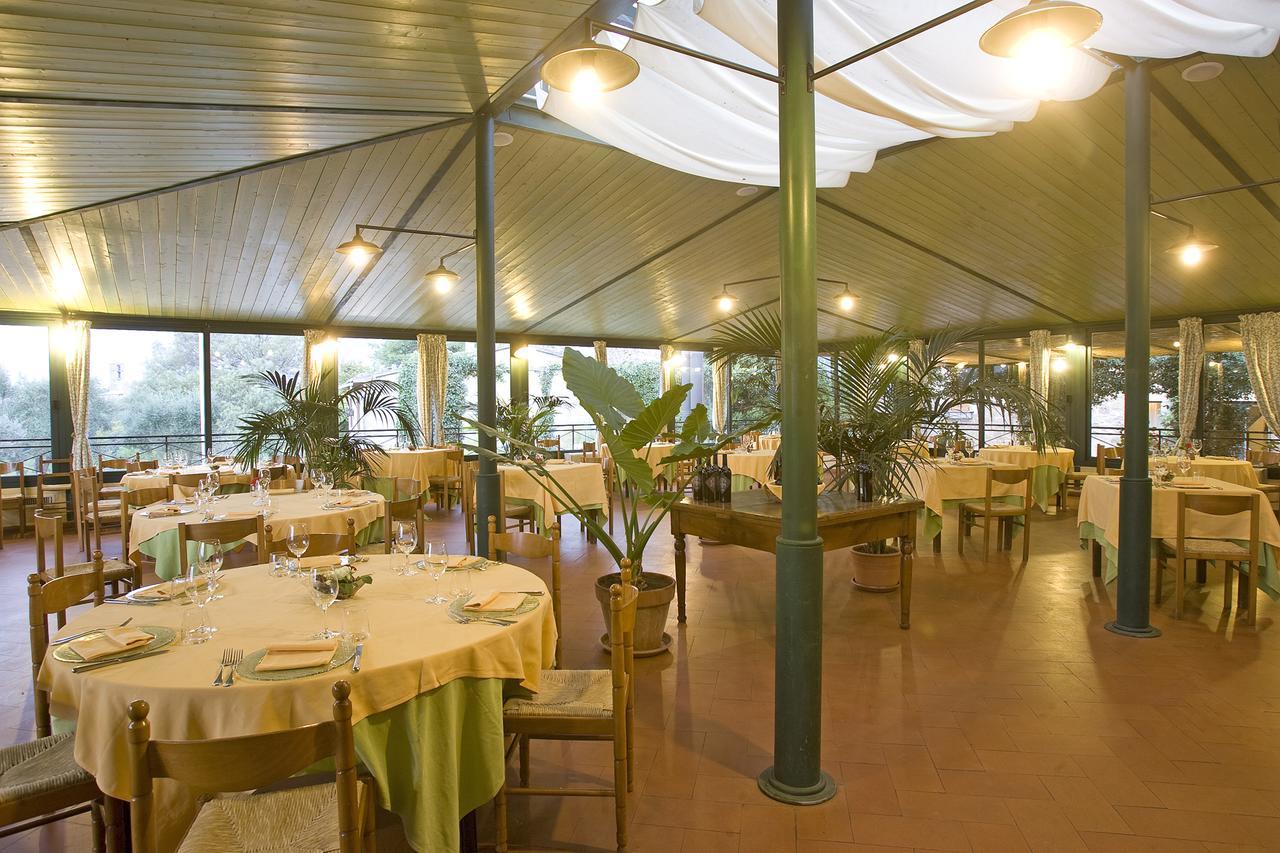 Hotel Scilla Сована Екстериор снимка