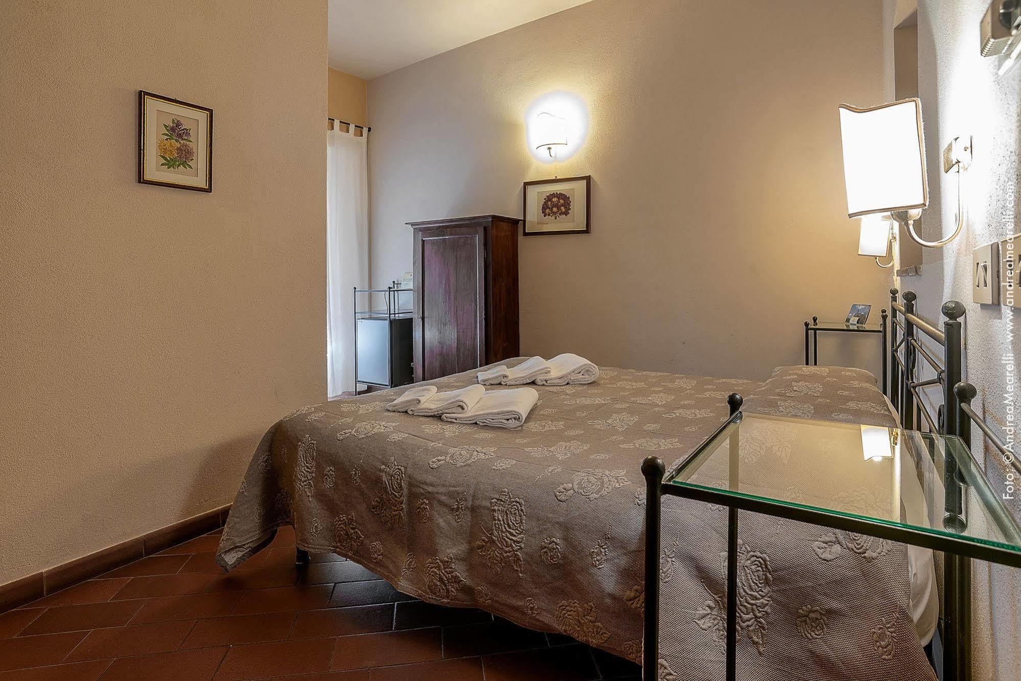 Hotel Scilla Сована Екстериор снимка