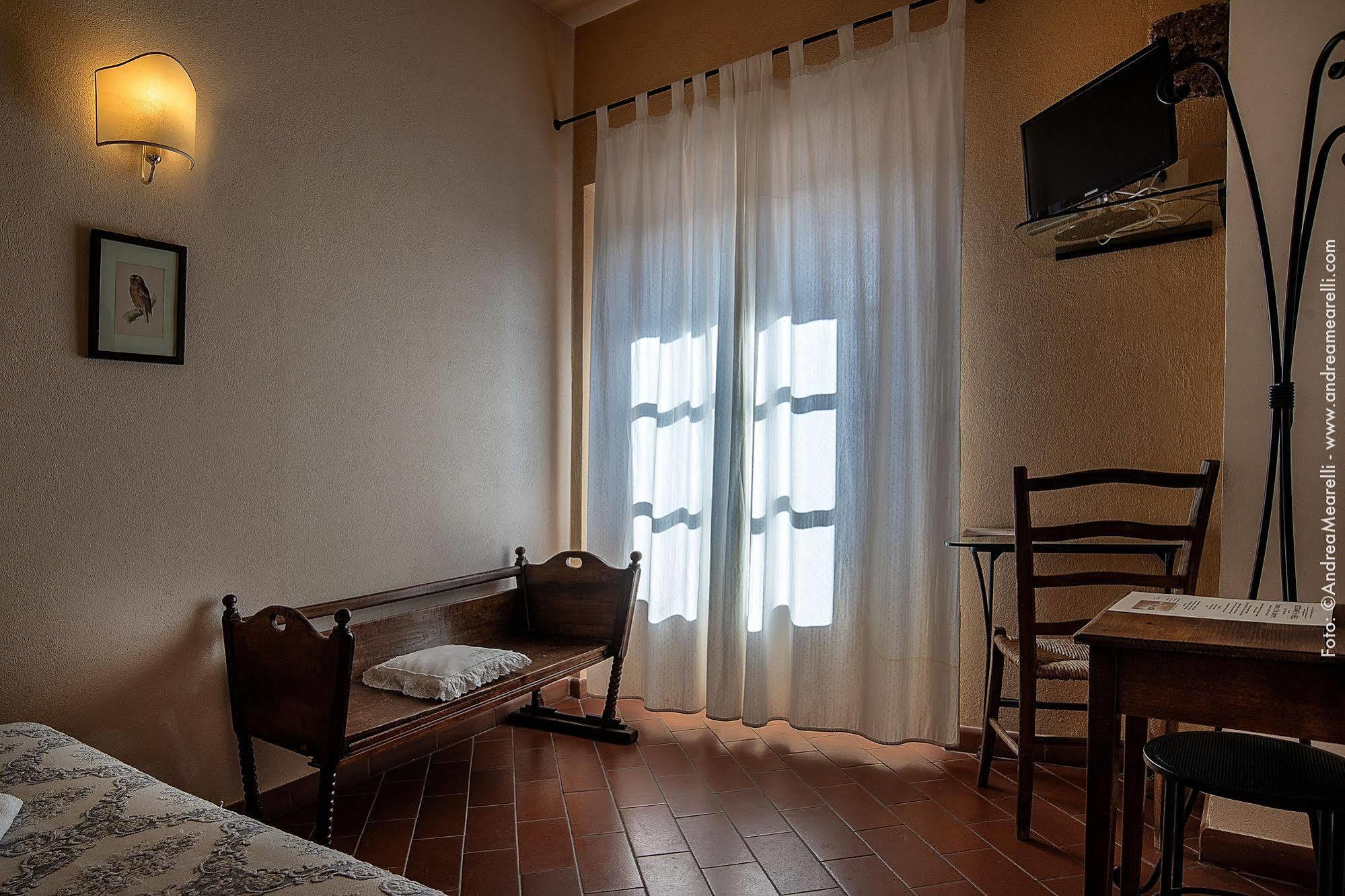 Hotel Scilla Сована Екстериор снимка