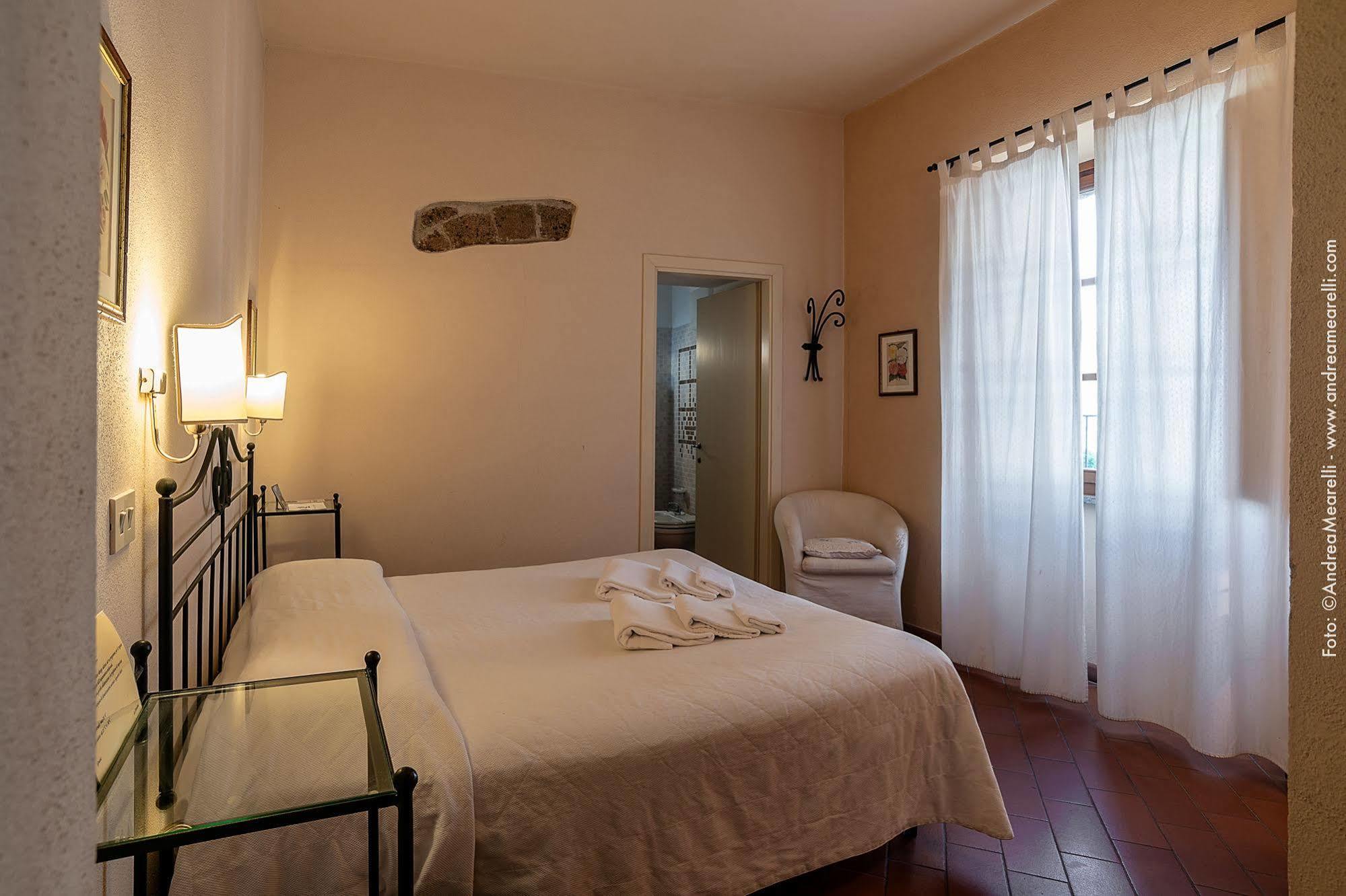 Hotel Scilla Сована Екстериор снимка