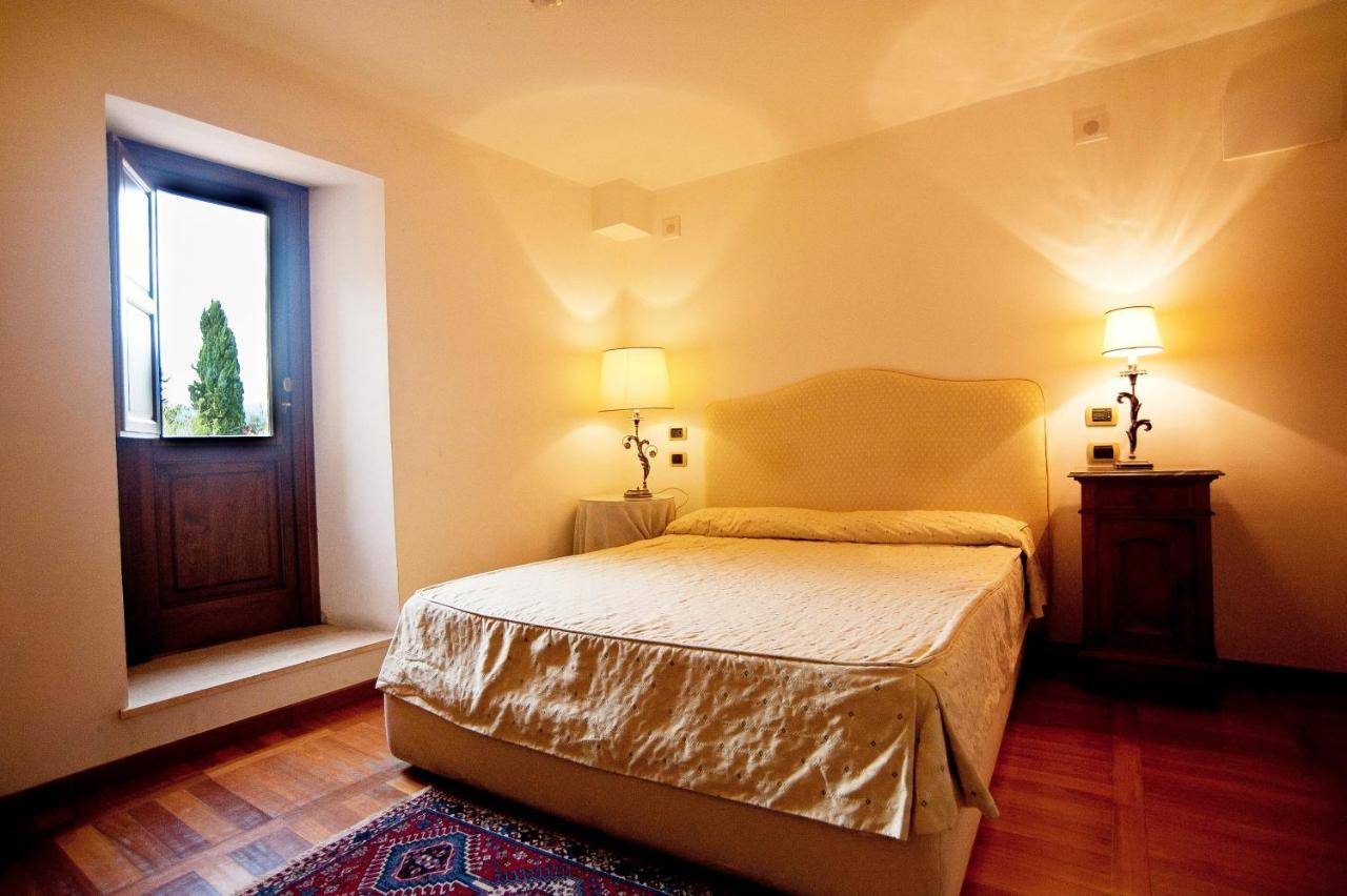 Hotel Scilla Сована Екстериор снимка