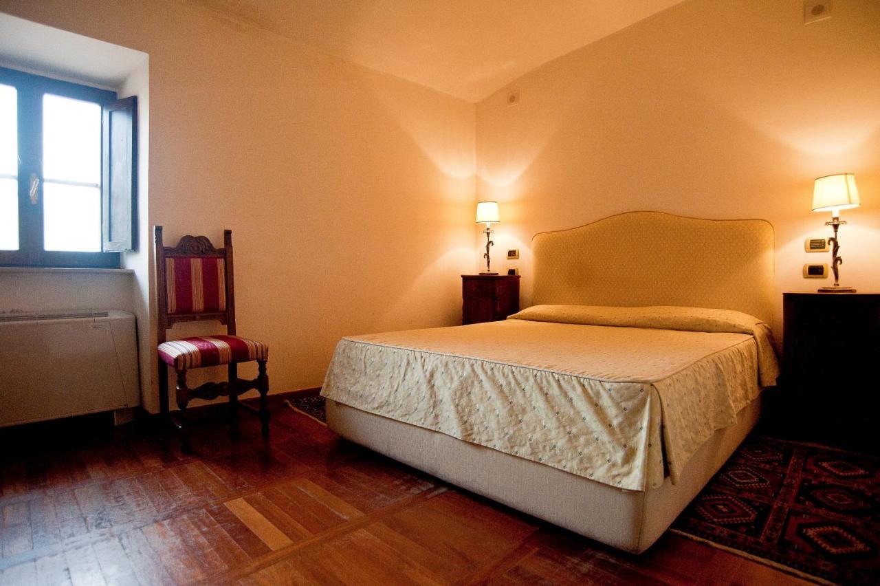 Hotel Scilla Сована Екстериор снимка