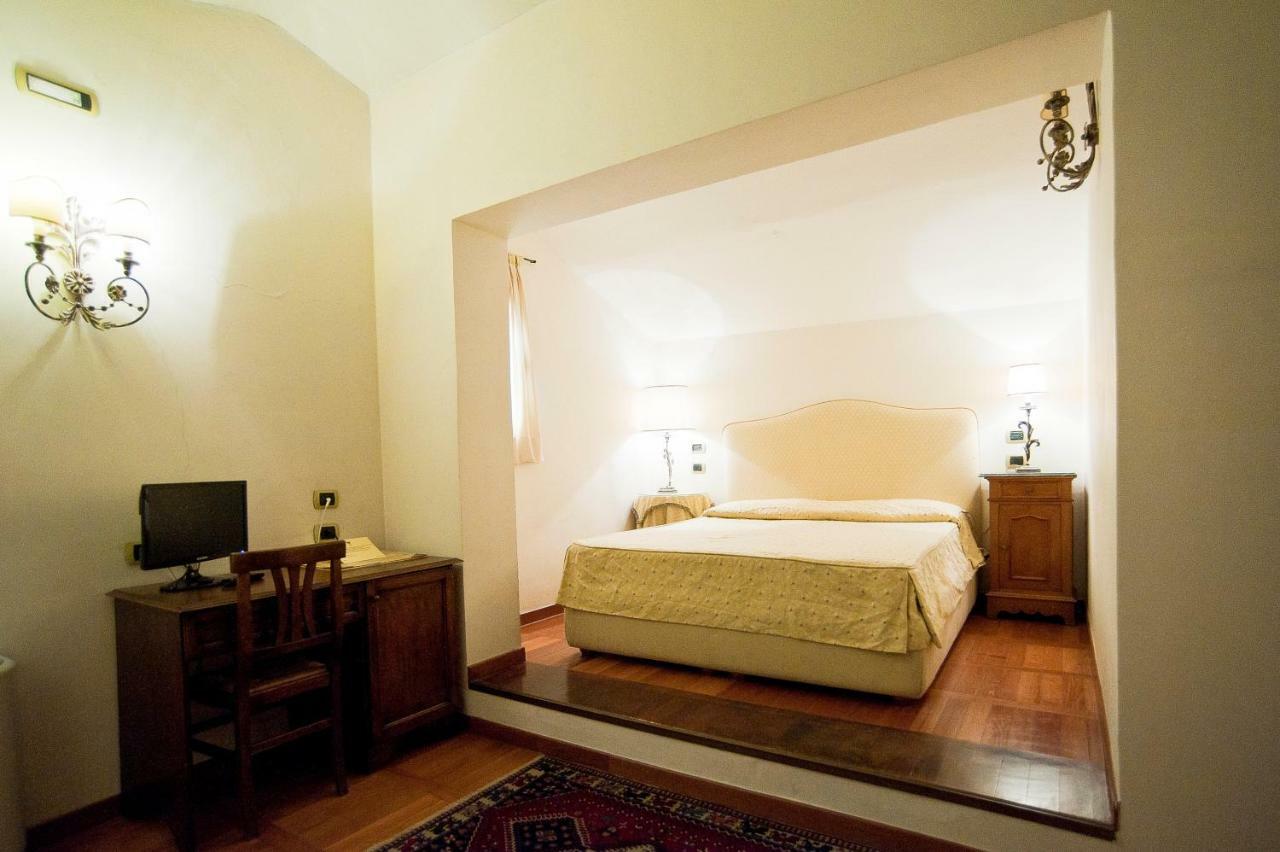 Hotel Scilla Сована Екстериор снимка